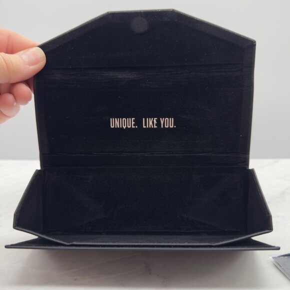 iGreen Tri Fold Eyeglasses Case with Cleaning Cloth Magnetic Close Fold Flat - Picture 3 of 7